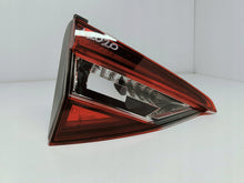 Laden Sie das Bild in den Galerie-Viewer, SKODA SUPERB III 3V KOMBI 15- LAMPA KLAPY BAGAŻNIKA LEWY TYŁ LED 3V9945307F