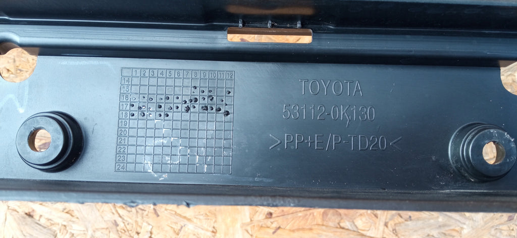 TOYOTA HILUX 15- MITTELGITTER STOßSTANGENGRILLE VORNE 53112-0K130