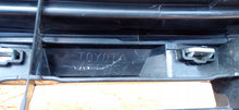 Laden Sie das Bild in den Galerie-Viewer, TOYOTA HILUX 15- KÜHLERGRILL STOSSSTANGE VORNE 53111-0K720