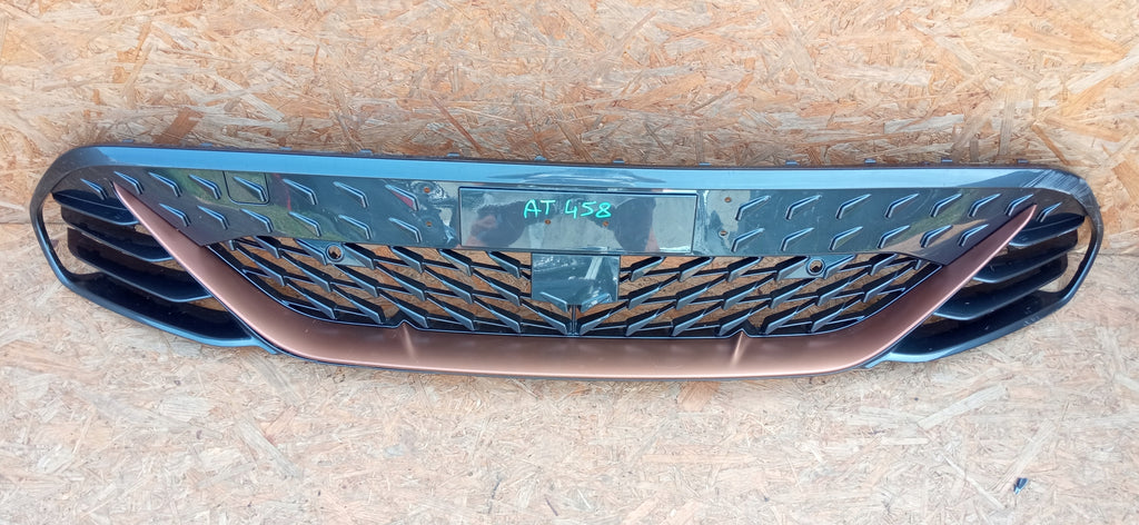 SEAT CUPRA BORN 21- ATRAPA GRILL KRATKA ŚRODKOWA ZDERZAKA PRZÓD 10E805903C