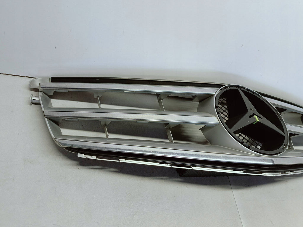 Mercedes-Benz C W204 07- ATRAPA GRILL KRATKA ZDERZAKA PRZÓD A2048800023