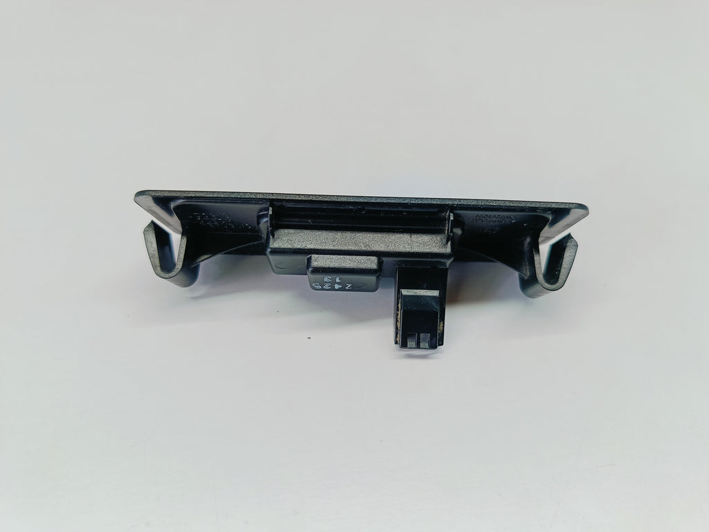 VOLVO V40 II 12- LAMPKA PODŚWIETLENIA TABLICY REJESTRACYJNEJ OE 31352526
