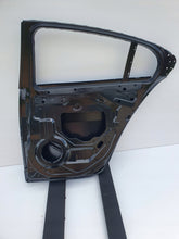 Load image into Gallery viewer, JAGUAR XFX 250 09-15 DRZWI PRAWY TYŁ PRAWE TYLNE 8X23-F24720