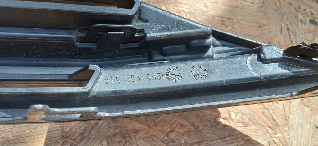 VOLKSWAGEN TOURAN II 5TA 15- ATRAPA KRATKA GRILL ZDERZAKA PRZÓD 5TA853653B