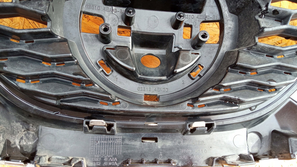NISSAN QASHQAI II J11 13-17 KÜHLERGRILL GITTER 623124EA0D