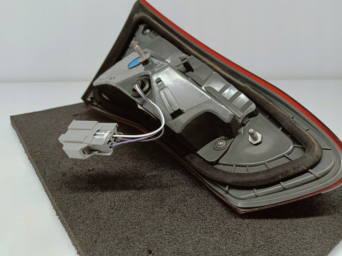 Ford Focus MK4 IV Kombi 18- Lampa Klapy Bagażnika Prawa Tył JX7B-13A602-Hc — zdjęcie 10 z 14