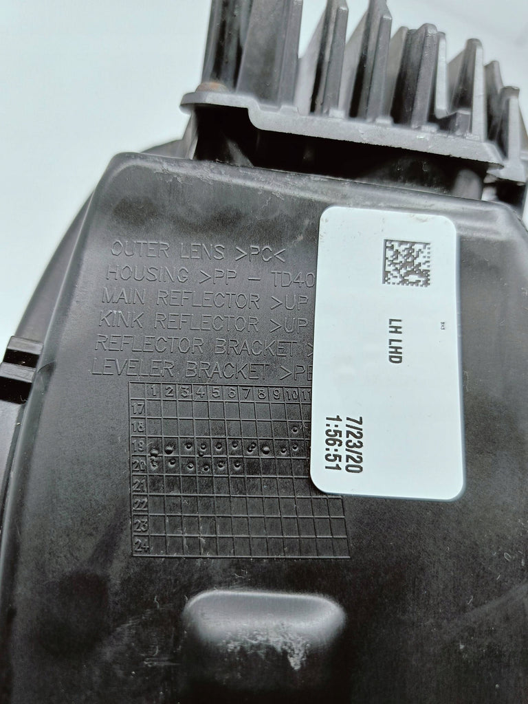 TESLA MODEL 3 M3 III 17- SCHEINWERFER LINKS VORNE FULL LED EU 1077375-00-C