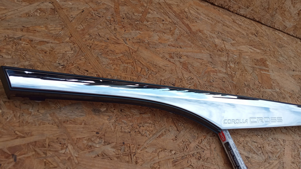 TOYOTA COROLLA CROSS OBERE ZIERLEISTE CHROM LINKS