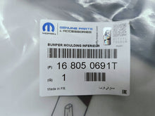 Laden Sie das Bild in den Galerie-Viewer, Opel Mokka II B 20- LISTWA OZDOBNA DOLNA DEKOR ZDERZAKA PRZÓD 9835513780