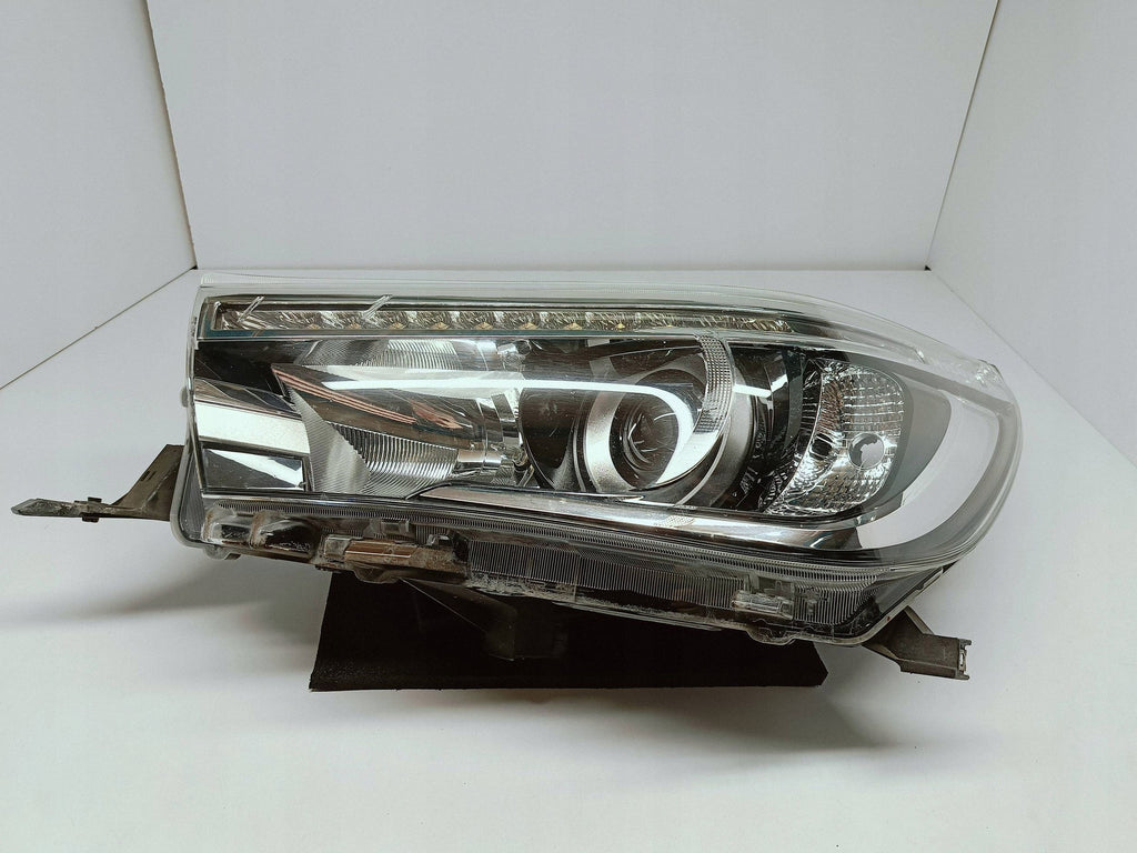 TOYOTA HILUX VIII 8 15- LAMPA REFLEKTOR LEWY PRZÓD SOCZEWKA LED KOITO 0K-56