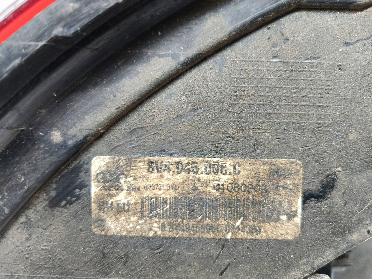 Audi A3 Sportback 12- Lampa Prawy Tył Prawa Tylna Zwykła OE 8V4945096C — zdjęcie 12 z 14