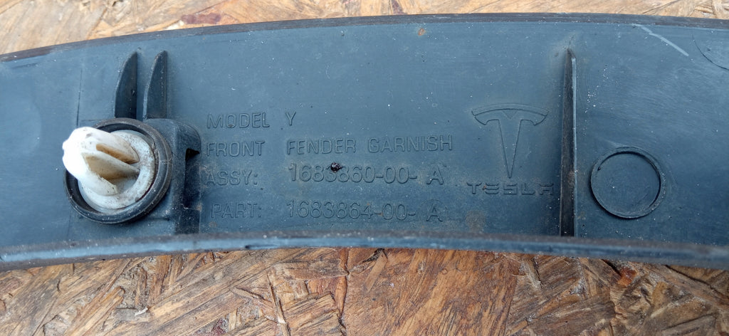 TESLA MODEL Y 20- KOTFLÜGELLEISTE RECHTS VORNE 1683860-00-A