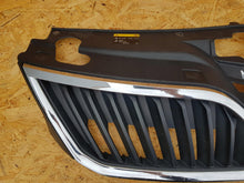 Laden Sie das Bild in den Galerie-Viewer, SKODA RAPID 12- KÜHLERGRILL GITTER STOSSSTANGE VORNE 5JA853668