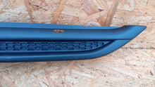Laden Sie das Bild in den Galerie-Viewer, PEUGEOT 208 12- MITTELSENKER GRILL BLENDE STOSSFÄNGER VORNE 9803259377