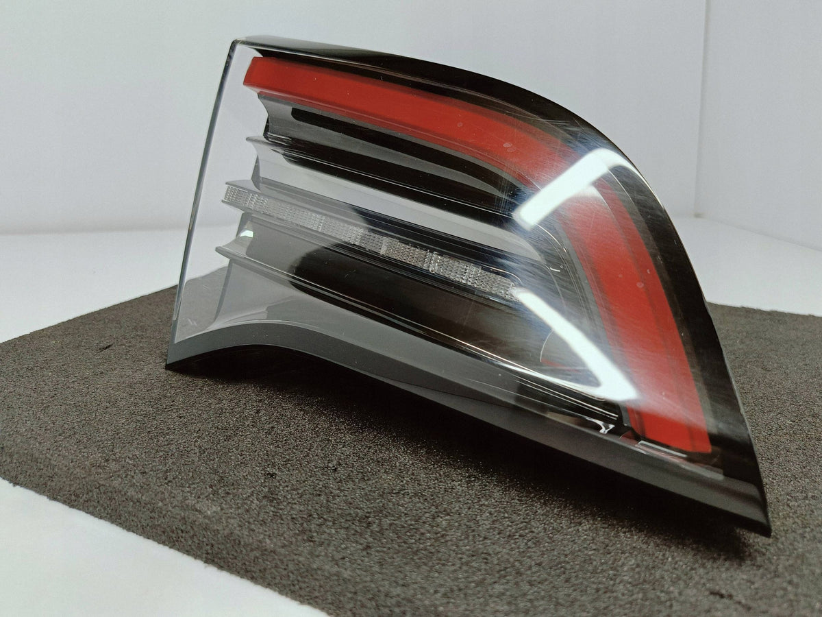 Tesla Model 3 Lift Y 20- Heckklappenleuchte Links LED Original (oe) 1502088-00-B — Foto 2 von 11