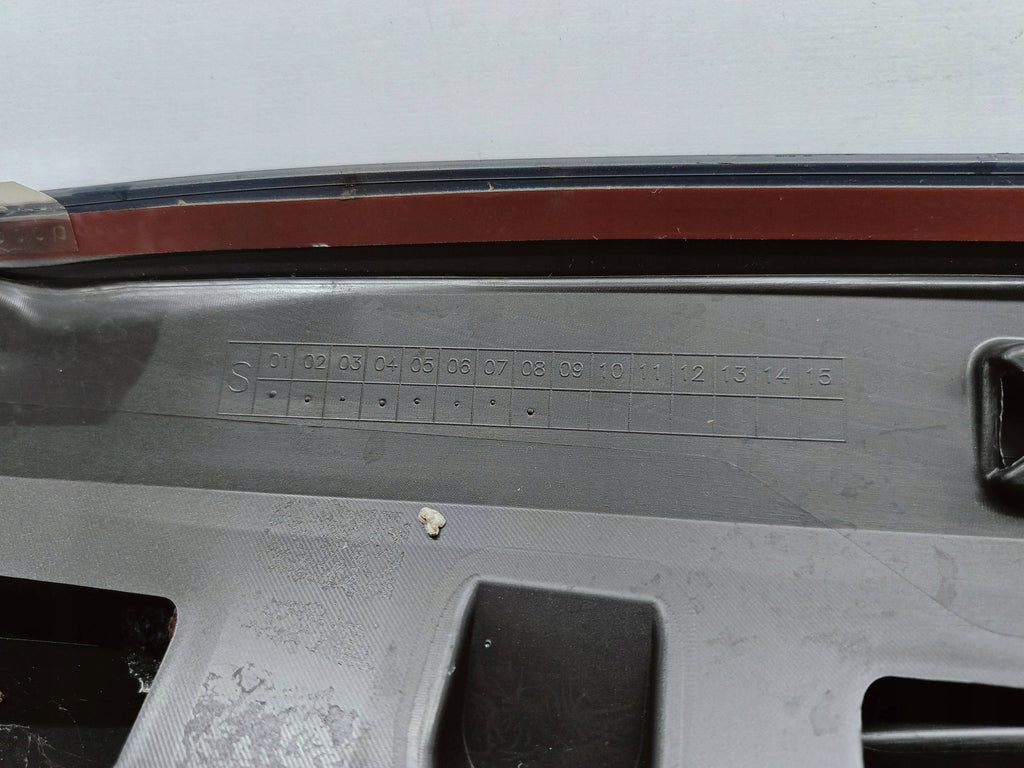 Audi Q3 II 18- TÜRZIERLEISTE VORNE RECHTS 83A853960