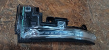 Laden Sie das Bild in den Galerie-Viewer, RANGE ROVER EVOQUE 12- BLINKER SPIEGEL LINKS NEU LR027946