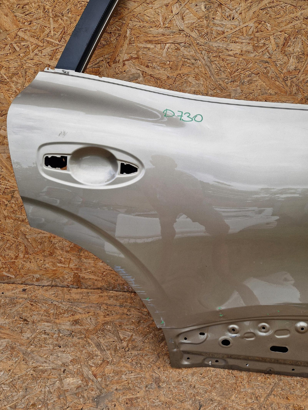 Renult Kadjar 15- Rear Right Door Rear 821525757R — photo 3 of 16
