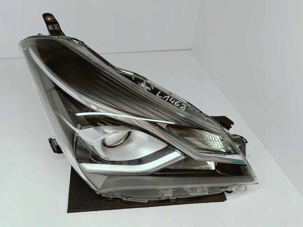 TOYOTA YARIS III LIFT 17- LAMPA PRAWA PRZÓD PRZEDNIA KOITO OD-197
