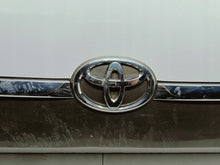 Laden Sie das Bild in den Galerie-Viewer, Toyota Avensis T27 LIFT 15- ZIERLEISTE HECKKLAPPE HINTEN 76811-05140