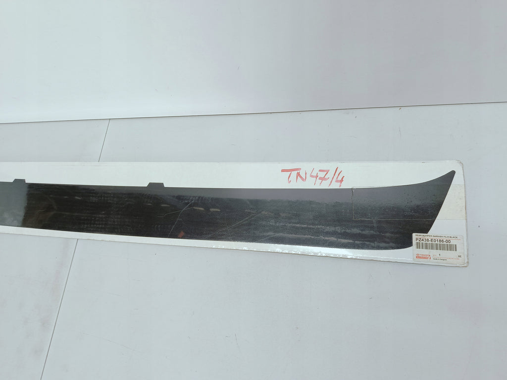 TOYOTA AURIS I NAKLEJKA OKLEINA FOLIA OCHRONNA ZDERZAKA TYŁ PZ438-E0186-00