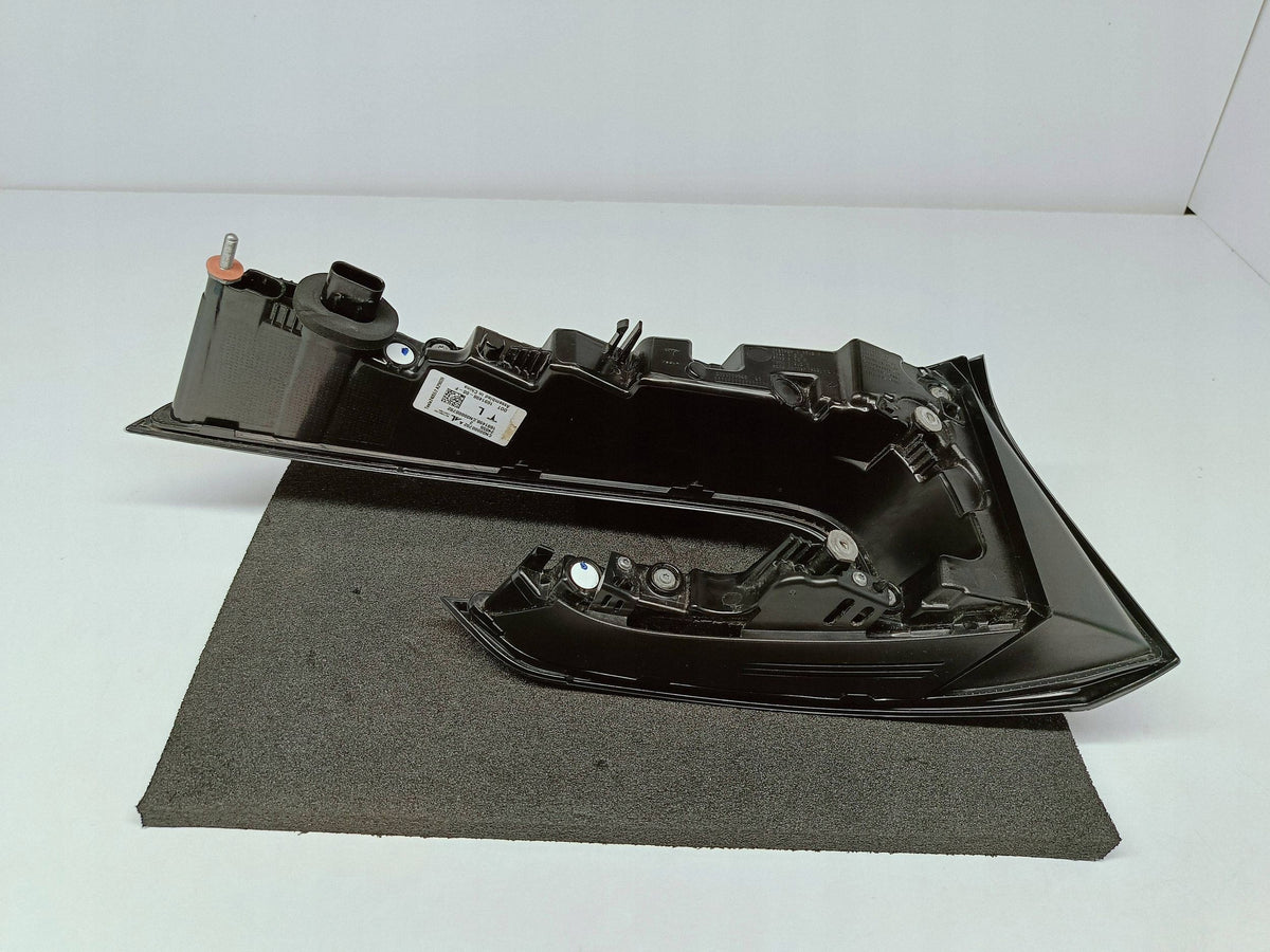 Tesla Model 3 Lift Highland 23- Lampa Klapy Bagażnika Lewa LED 1691498-00-F — zdjęcie 9 z 14