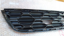 Load image into Gallery viewer, CITROEN C1 II 14-GRILLE CENTRAL GRILLE NEW