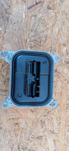 Laden Sie das Bild in den Galerie-Viewer, TESLA MODEL 3 18- Y LIFT LED SCHEINWERFER KONVERTER VORNE 1532925-09-E