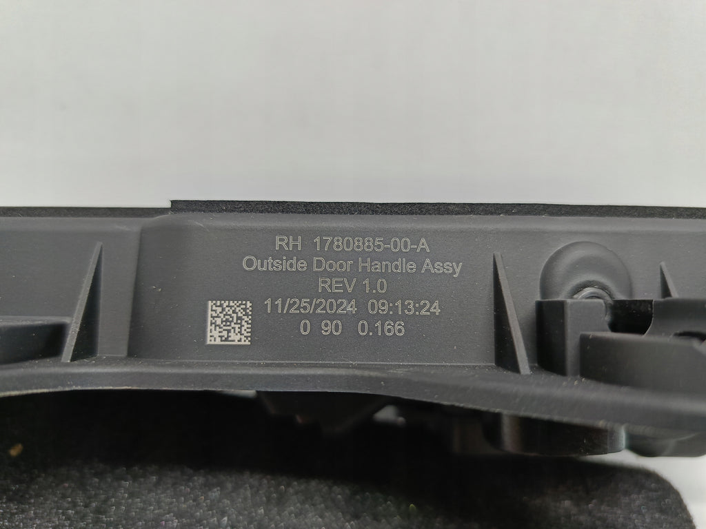 TESLA MODEL 3 III - KLAMKA ZEWNĘTRZNA DRZWI PRAWA NOWA 1780885-00-A