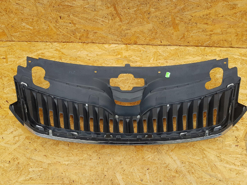 SKODA RAPID 12- KÜHLERGRILL GITTER STOSSSTANGE VORNE 5JA853668