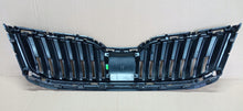 Laden Sie das Bild in den Galerie-Viewer, SKODA OCTAVIA III LIFT 16- KÜHLERGRILL STOßSTANGENGITTER VORNE 5E0853653C