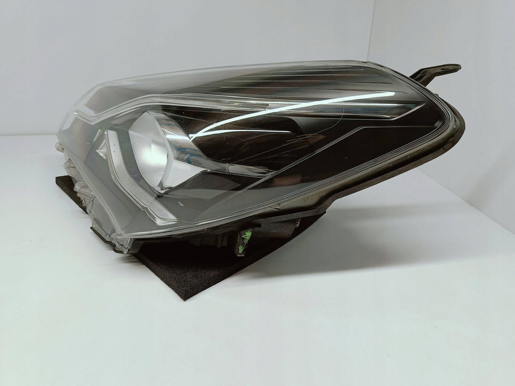 Toyota Yaris III FACELIFT 17- SCHEINWERFER LINKS LINSE + LED EU 0D-197