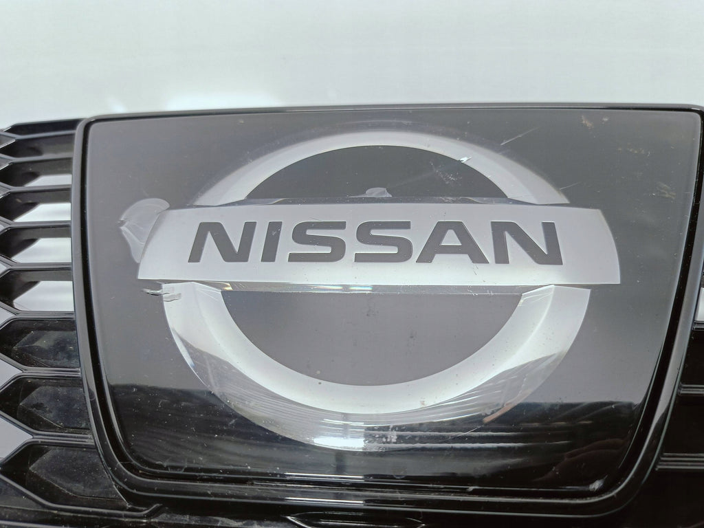 Nissan Qashqai II J11 LIFT 17- ATRAPA GRILL ZDERZAKA PRZEDNIEGO 62310HV00A