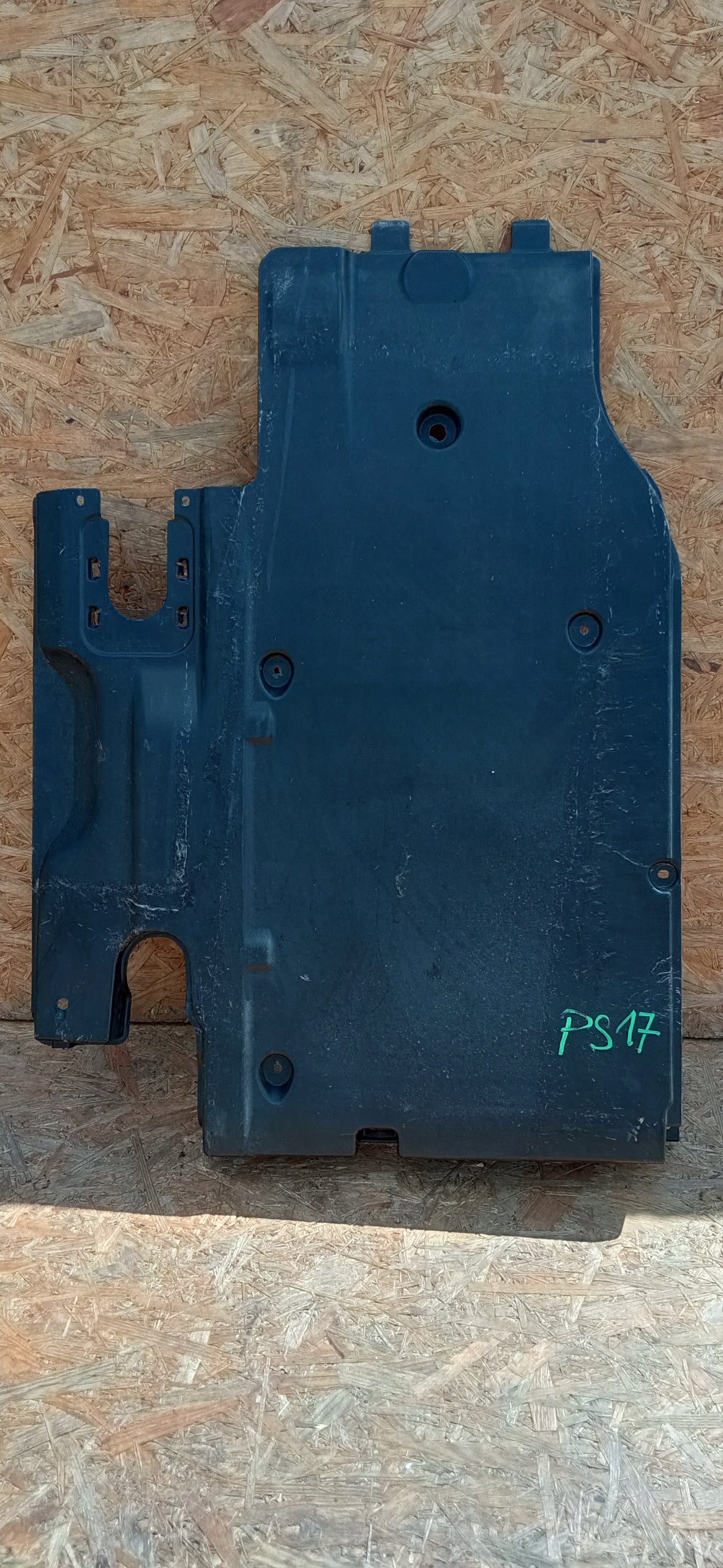 Passat B8 Superb III 15- Plate Protective Right Cover Podwozia 3Q0825102F — photo 1 of 8