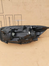 Laden Sie das Bild in den Galerie-Viewer, KIA PICANTO II SCHEINWERFER RECHTS VORNE EU 92102-1Y011/1Y010