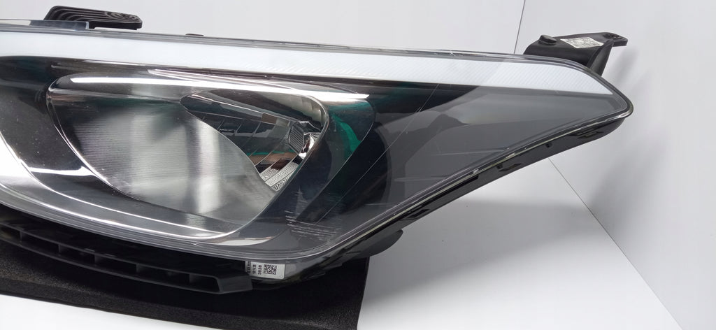 HYUNDAI I20 I 20 II 14- LAMPA REFLEKTOR LEWY PRZÓD ZWYKŁA 92101-C8000