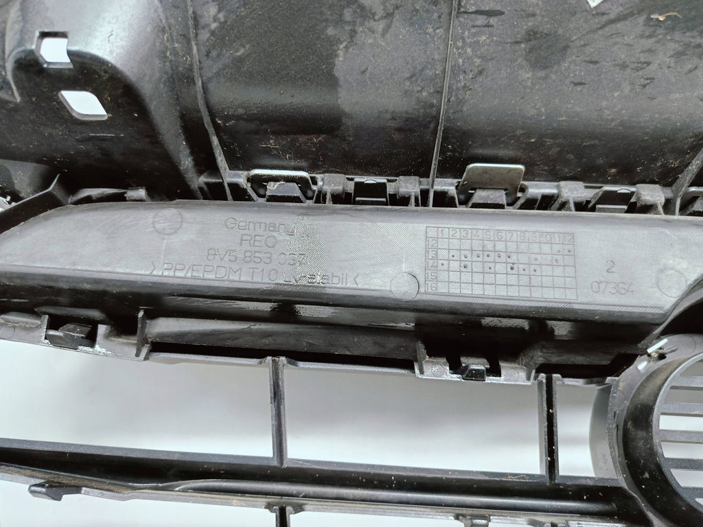 Audi A3 S3 8V SEDAN 13- ATRAPA GRILL ZDERZAKA PRZEDNIEGO 8V5853651