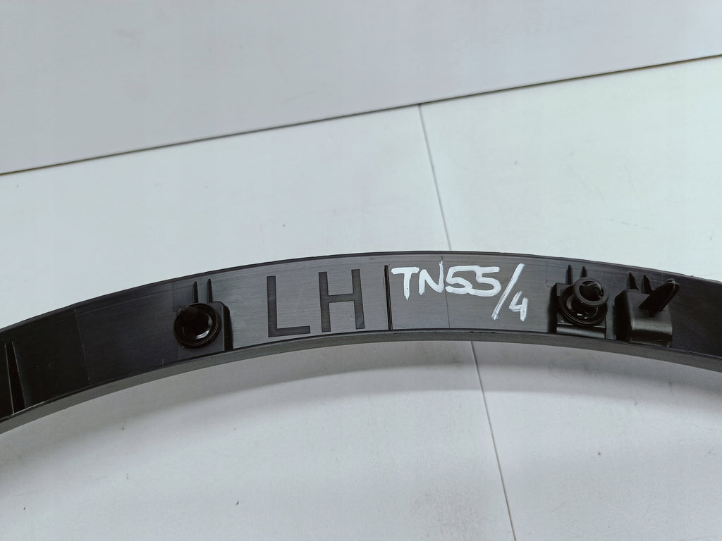 TESLA MODEL Y MY 20- RADLAUFVERKLEIDUNG LEISTE VORNE LINKS 1658695-00-A