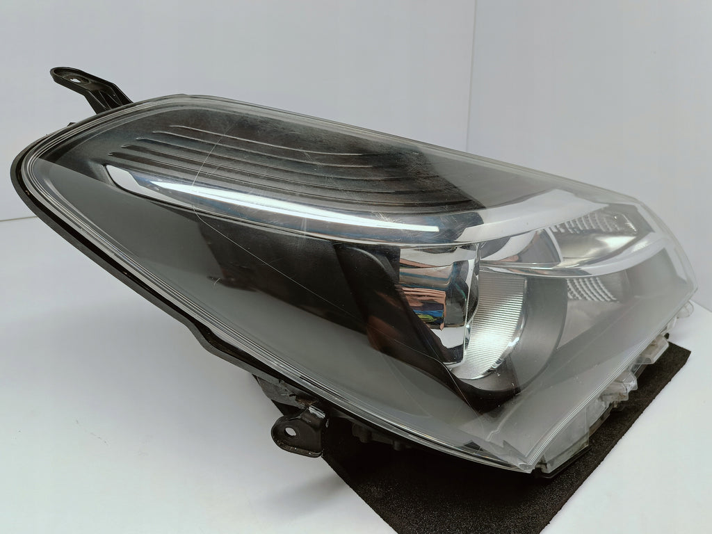 TOYOTA YARIS III LIFT 14- LAMPA PRAWA PRZÓD PRZEDNIA KOITO OD-160
