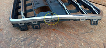 Load image into Gallery viewer, AUDI A6 C7 LIFT 14- ATRAPA KRATKA ŚRODKOWA GRILL ZDERZAKA PRZÓD 4G0853653T