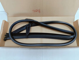 TESLA MODEL 3 M3 17- USZCZELKA DRZWI PRAWY TYŁ NOWA 1090510-00-L