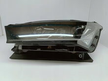 Laden Sie das Bild in den Galerie-Viewer, Skoda Enyaq iV 20- SCHEINWERFER LINKS VORNE VOLL-LED CRYSTAL 5LB941015A