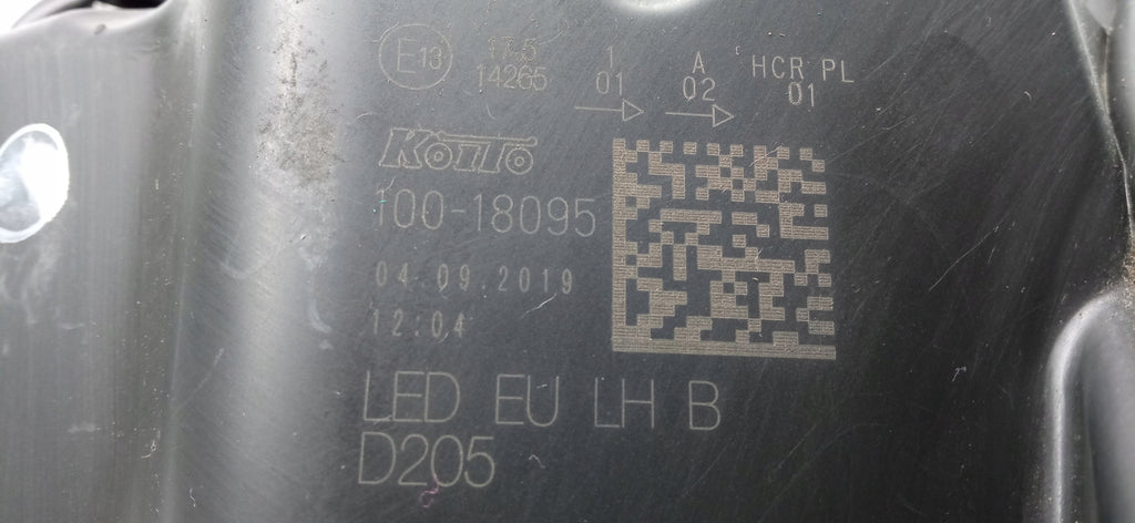 SUZUKI VITARA 3 III 15- LAMPA LEWA PRZÓD LED NIEBIESKA KOITO 100-18095