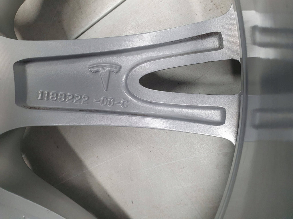 Tesla Model Y MY ALUFELGE 19 ZOLL 19x9.5 ET45 5x114.3 1188222-00-C