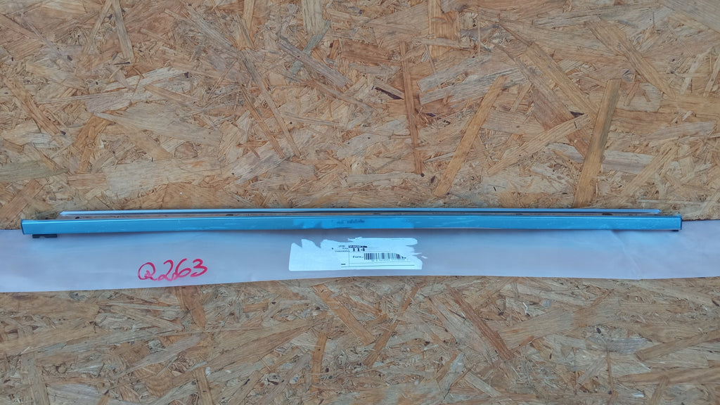 TOYOTA COROLLA CROSS TÜRLEISTE HINTEN LINKS NEU