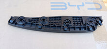 Laden Sie das Bild in den Galerie-Viewer, BYD DOLPHIN EV 23- HALTERUNG STOSSSTANGE LINKS VORNE NEU EM2EU-2803311