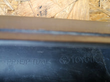 Laden Sie das Bild in den Galerie-Viewer, TOYOTA YARIS IV P21 19- UNTERER GRILL STOSSFÄNGER VORNE 53112-K0010