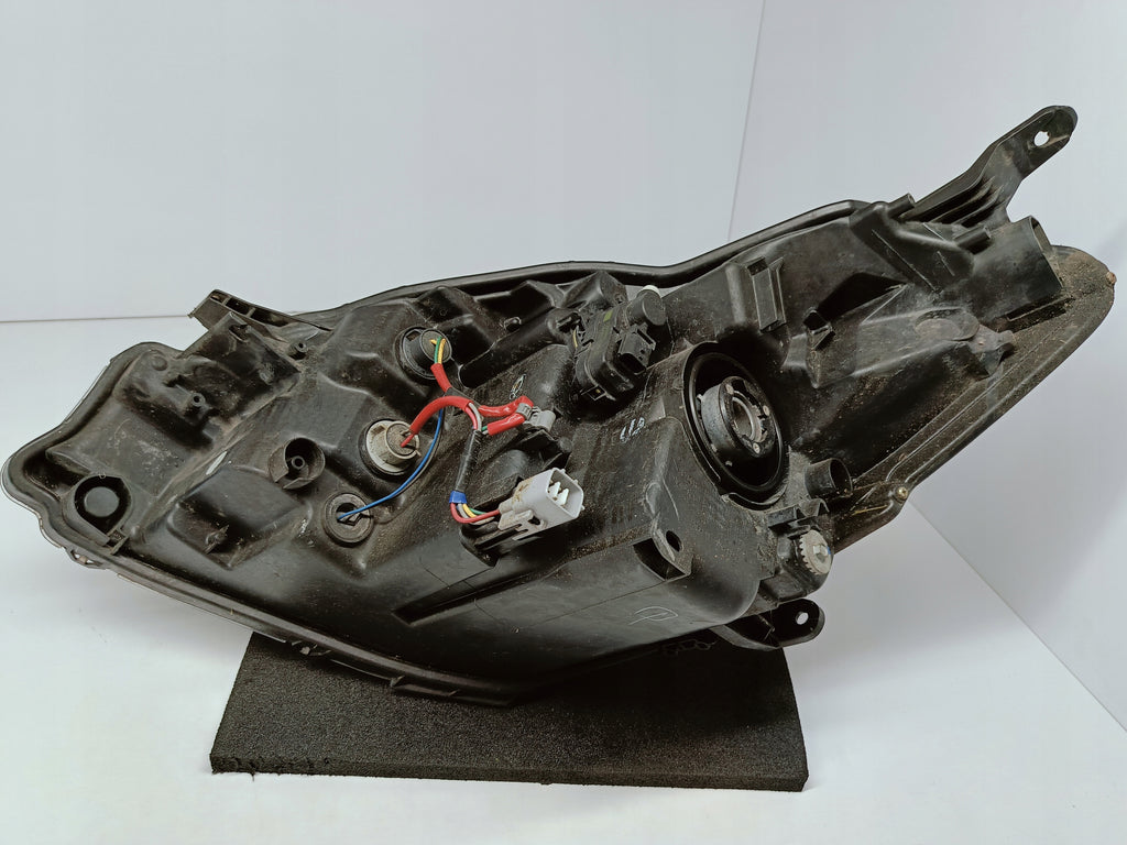TOYOTA YARIS III LIFT 14- LAMPA PRAWA PRZÓD PRZEDNIA KOITO OD-160