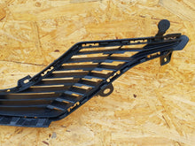 Load image into Gallery viewer, PEUGEOT 208 II 19- KRATKA ŚRODKOWA ATRAPA GRILL ZDERZAKA PRZÓD 9823209880
