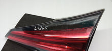 Laden Sie das Bild in den Galerie-Viewer, TOYOTA RAV4 IV RAV 4 LIFT 15- HECKKLAPPENLEUCHTE RECHTS HINTEN 81580-42030